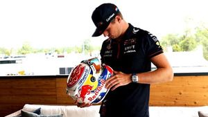 Max Verstappen i kask na GP Włoch 2023.