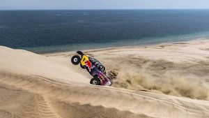 Jorge Lorenzo y Al-Attiyah rompen las dunas