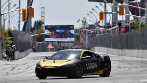 Robert Wickens conduce el Acura NSX