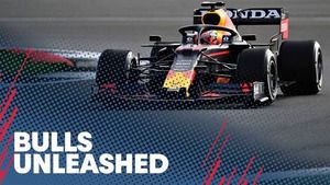 Max Verstappen y Sergio Pérez conducen el RB16B en Silverstone