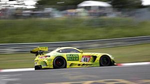 24 horas Nurburgring: Choque de Maxi Gotz