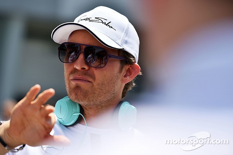 Rosberg critique la communication avec Mercedes