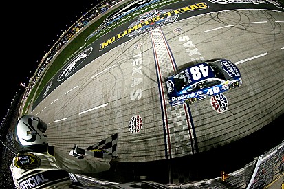 Jimmie Johnson s'impose au Texas Motor Speedway