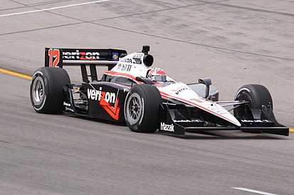 Power regala la settima pole di fila alla Penske