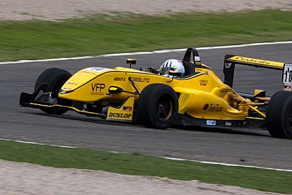 Fontana regala la pole a Corbetta al debutto