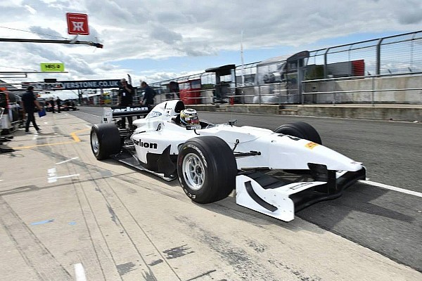 Regalia logra la pole en Silverstone