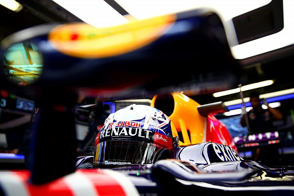 Red Bull e Toro Rosso vão bem, mas Sainz e punido e larga dos boxes