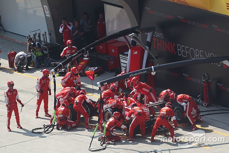 Sebastian Vettel, Ferrari SF15-T faz pit stop