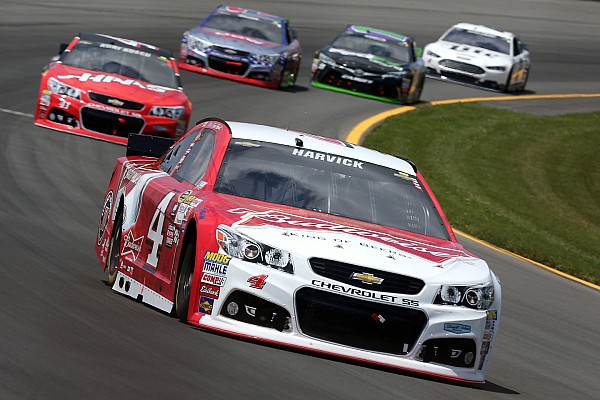 Harvick lidera la primera práctica en Michigan