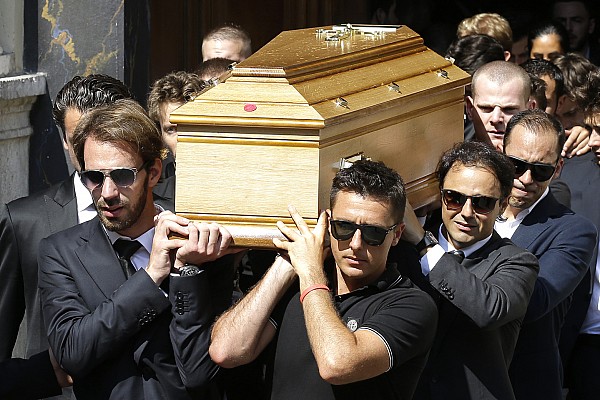 Despedir a Bianchi fue "incre&iacute;blemente dif&iacute;cil", admite Hamilton