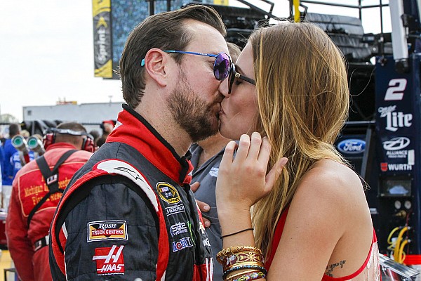 Kurt Busch anunció que se casará con su novia polista