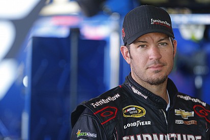 Martin Truex Jr. extends contract with Furniture Row Racing