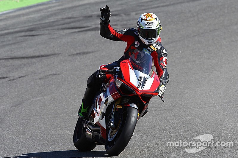 Xavi Fores wird Gesamtzweiter der Superbike IDM 2015