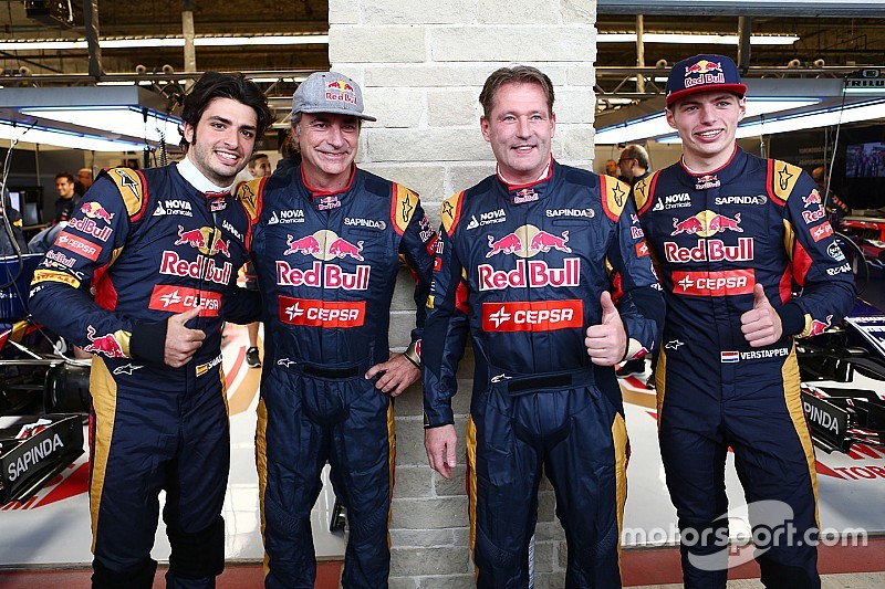 Max Verstappen heeft lol: 'Mijn vader ging in mijn auto zitten!'