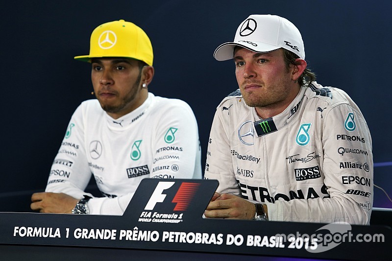 (L to R): Lewis Hamilton, Mercedes AMG F1 and team mate Nico Rosberg, Mercedes AMG F1 in the FIA Press Conference