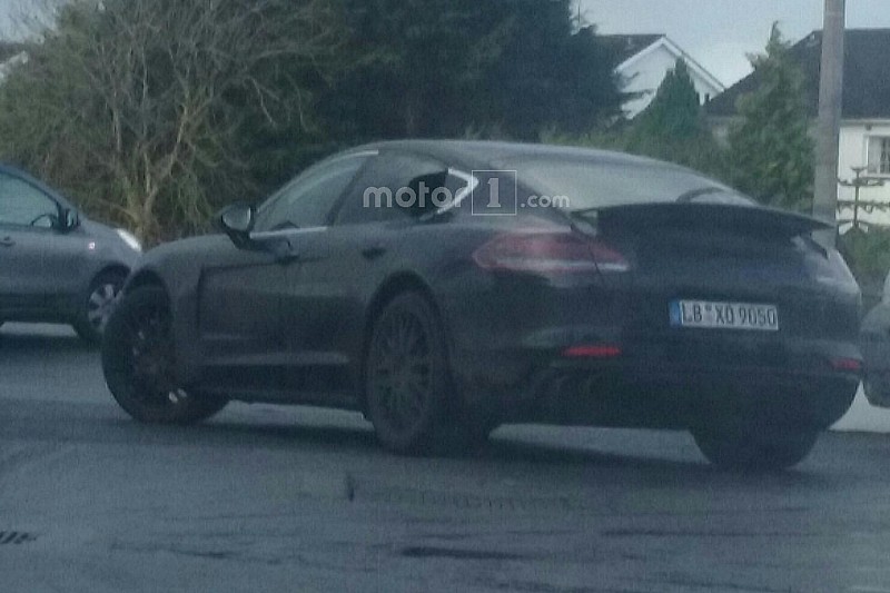 Gespot: Porsche Panamera (2016) laat afgeslankte kont zien