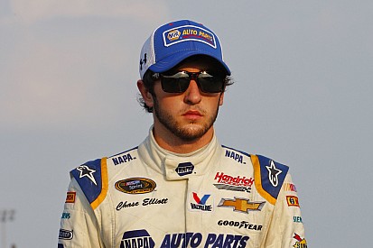 Es geht los: Chase Elliott testet in Jeff Gordons 24