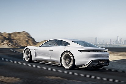 Porsche-personeel moet salaris inleveren om Mission E te kunnen produceren