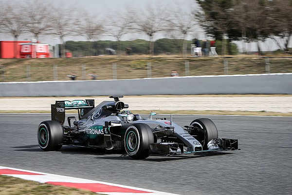 "Mercedes no ha mostrado sus cartas todav&iacute;a", dice Rosberg