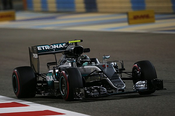 Rosberg y Hamilton, felices con el rendimiento de su coche