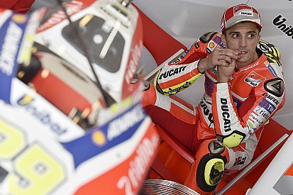 Iannone sancionado con tres plazas en la parrilla