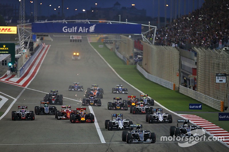 Arrancada: Nico Rosberg, Mercedes AMG F1 Team W07 l&iacute;der