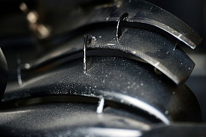 Formel-1-Technik: Veränderter Frontflügel am Renault RS16