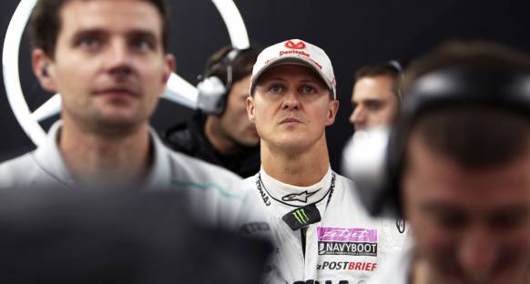 Schumacher F1'de pilot değil yönetici olarak devam edebilir