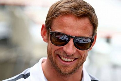 Button Alonso'nun sırrını öğrenmek istiyor