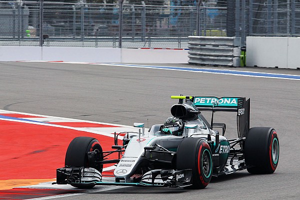 Rosberg: "S&oacute;lo llevamos tres carreras y media"