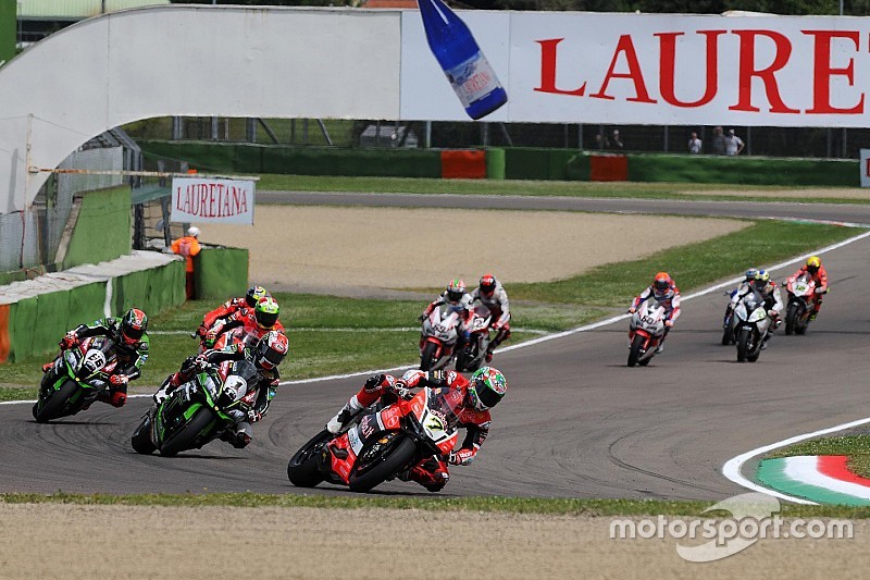 Chaz Davies, Aruba.it Racing - equipo de Ducati, conduce hasta el inicio