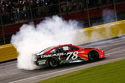 Martin Truex Jr. demütigt die NASCAR-Konkurrenz beim Coca-Cola 600