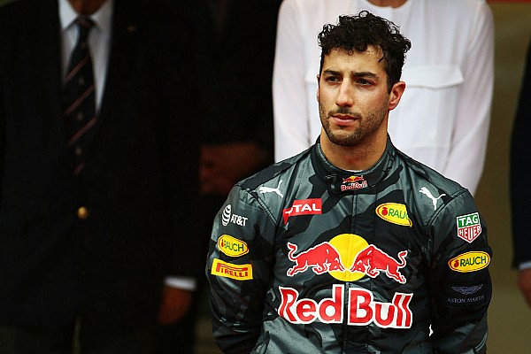 Red Bull revela problema que fez Ricciardo perder GP