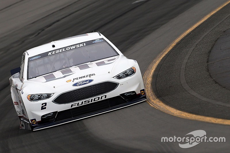Pocono-Pole für Brad Keselowski unter schwarzem Himmel