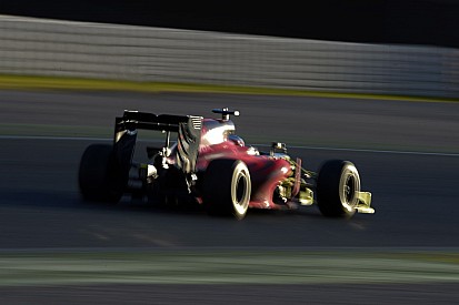 Miért nézett ki úgy a McLaren a hetedik tesztnapon, mint egy papagáj?