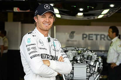 Rosberg szívesen segít az adataival Hamiltonnak