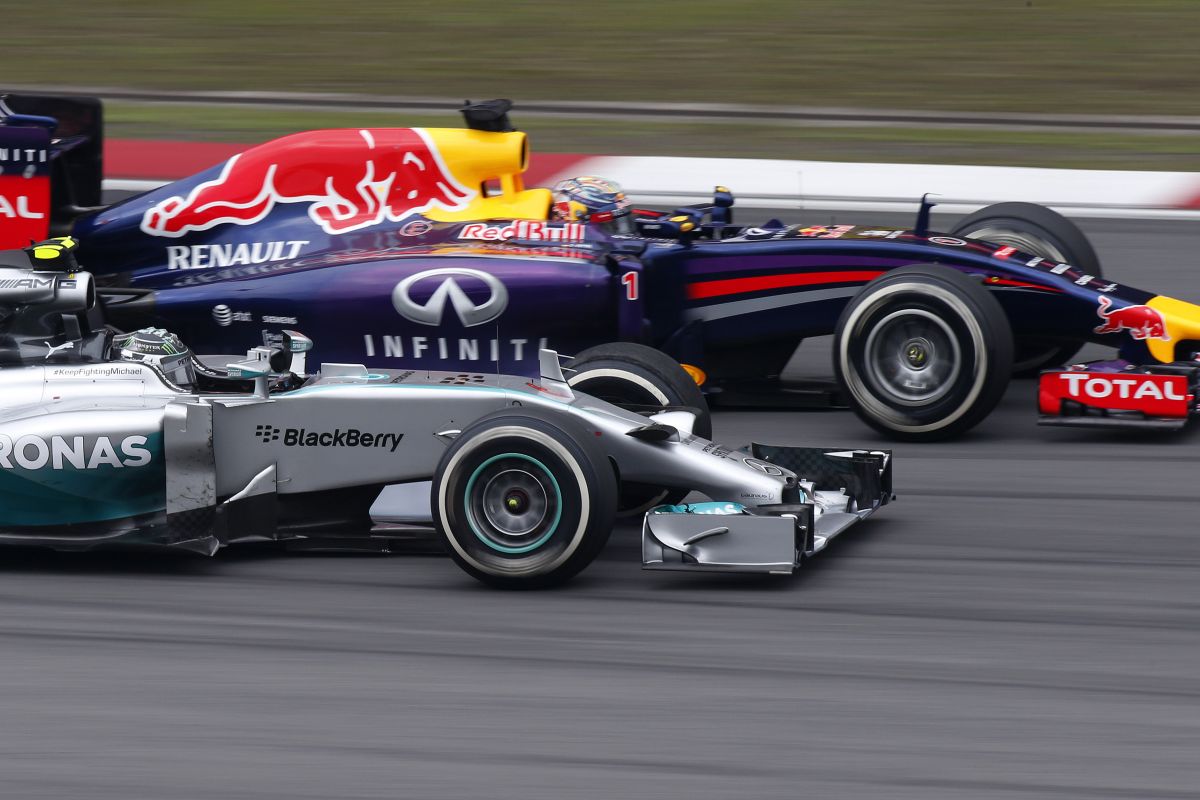 Vettel: nem a gyermekem miatt veszítek tizedeket, és remélem német bajnok lesz az F1-ben!