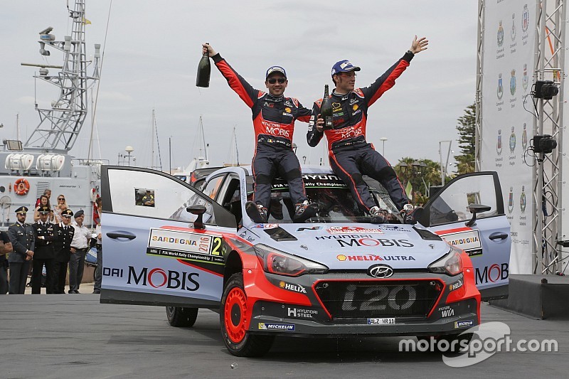 Ganadores Thierry Neuville, Nicolas Gilsoul, Hyundai i20 WRC, Hyundai Motorsport