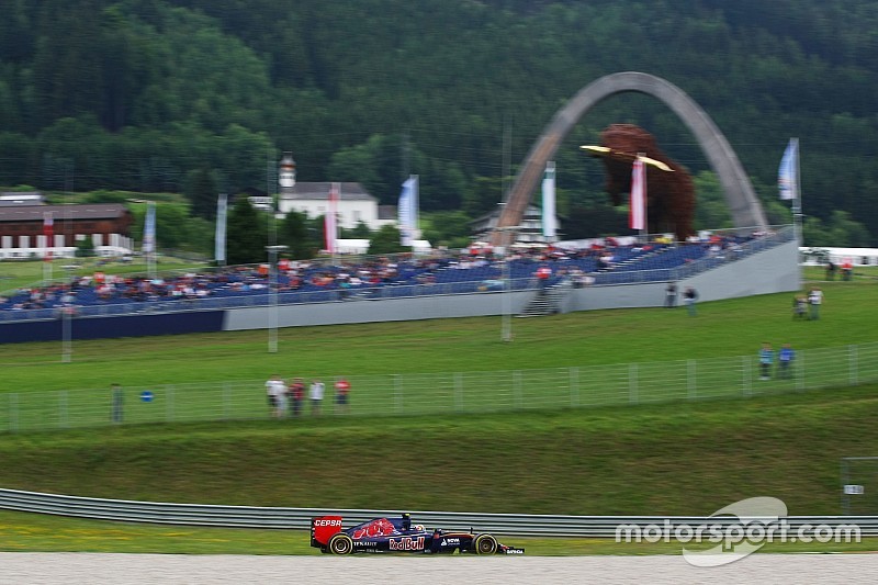 Carlos Sainz Jr., Scuderia Toro Rosso STR10