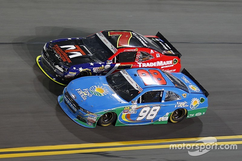 Aric Almirola, Biagi-DenBeste Racing, Ford; Justin Allgaier, JR Motorsports, Chevrolet