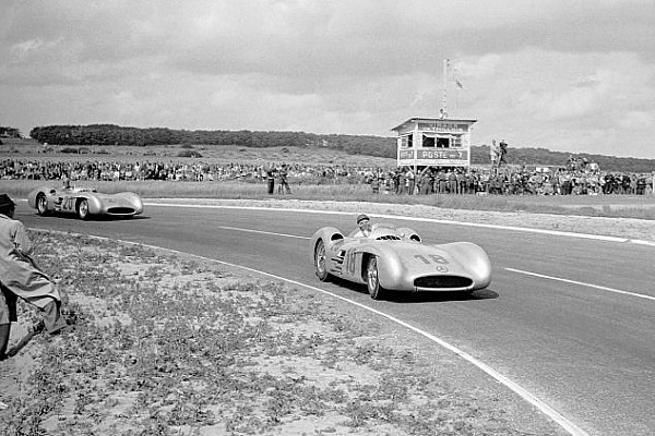 El aplastante debut de Mercedes en F&oacute;rmula 1, en 1954