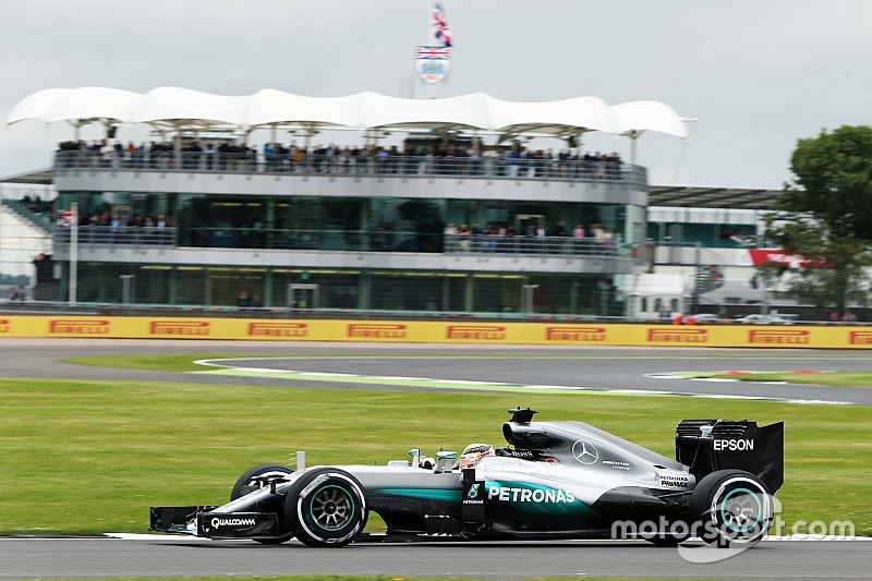 Formel 1 in Silverstone: Lewis Hamilton auch im zweiten Training vorne – Rosberg nur Zuschauer