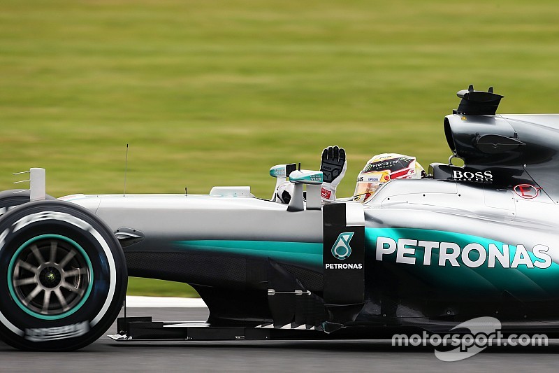 Lewis Hamilton, Mercedes AMG F1 W07 Hybrid waves to the fans