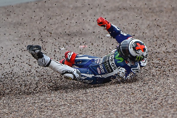 Galería de fotos: Lorenzo sufrió un esguince leve y un golpe en la mano
