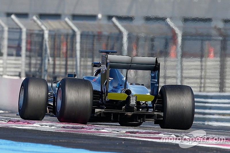 Pascal Wehrlein, Mercedes AMG F1 W06 Hybrid con  neumáticos Pirelli 2017