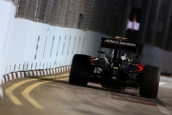 Button, "mucho más feliz" con el McLaren pese al incidente