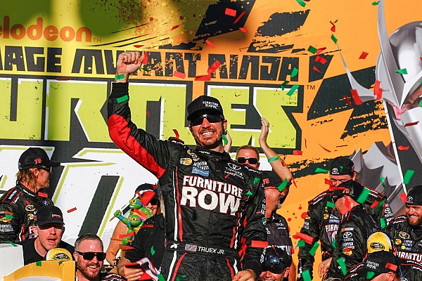 En la prórroga, Truex Jr. vence en la apertura del Chase