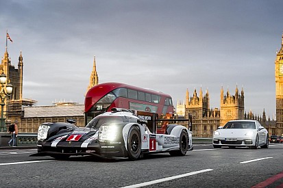 Bildergalerie: Mark Webber im Porsche 919 im Stadtverkehr in London