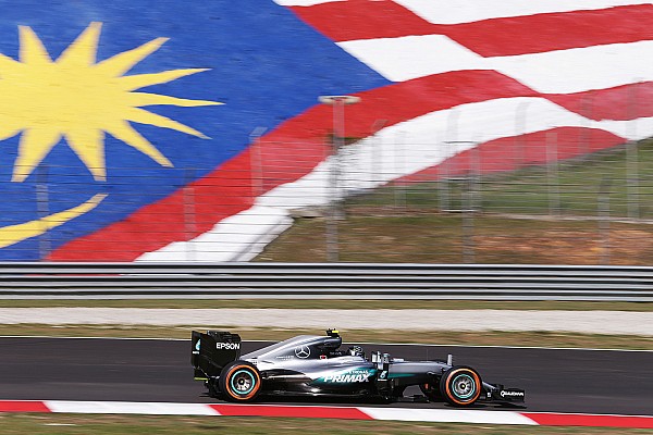 Rosberg domina la pr&aacute;ctica 1