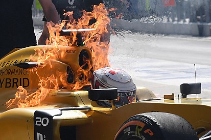 Bildergalerie: Feuer am Formel-1-Auto von Kevin Magnussen